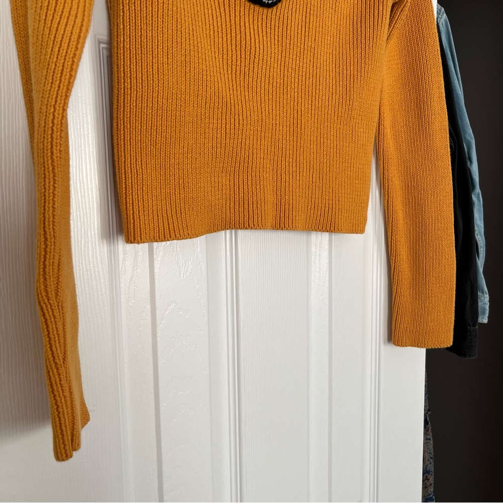 Disney x Forever 21 Mickey Mouse Turtleneck Sweater - Picture 6 of 7